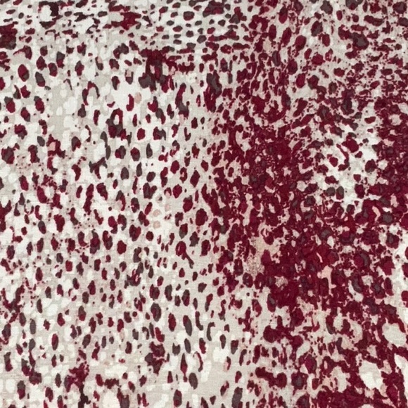 LOGO Printed Top w/Sharkbite Hem, EUC - Picture 7 of 9